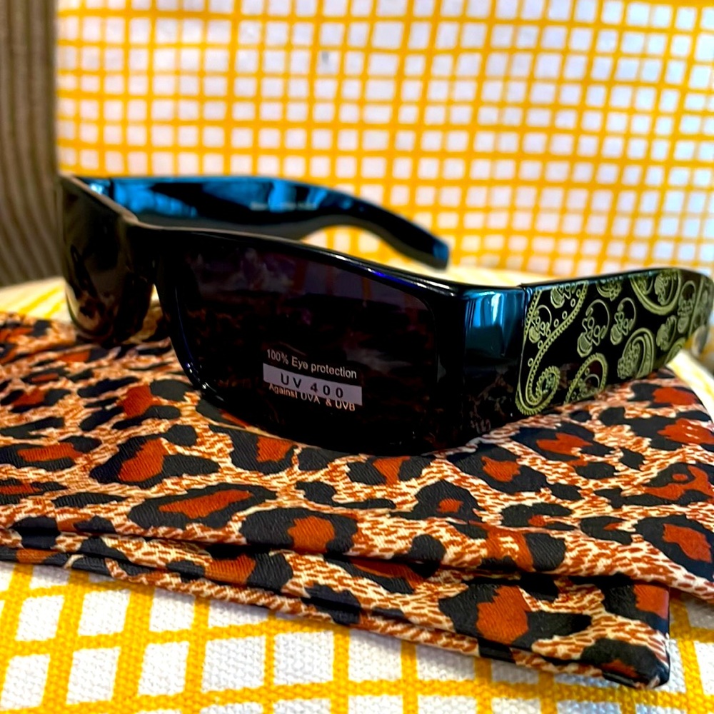 Skull pattern sunglasses